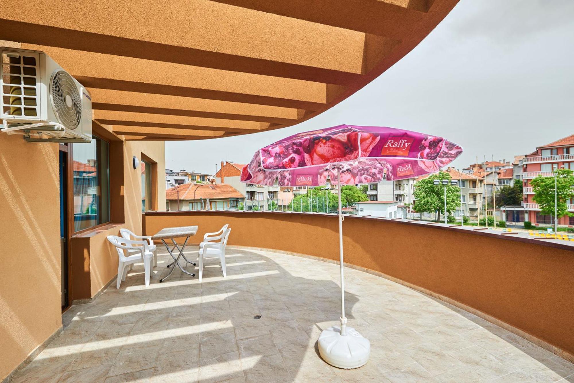 Hotel Manz 2 Pomorie Exterior photo
